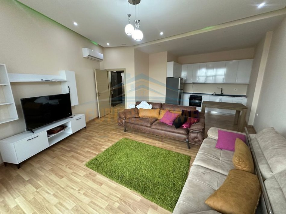 Tirane, jepet me qera apartament 2+1 Kati 9, 126 m² 500 € (Unaza e Re)