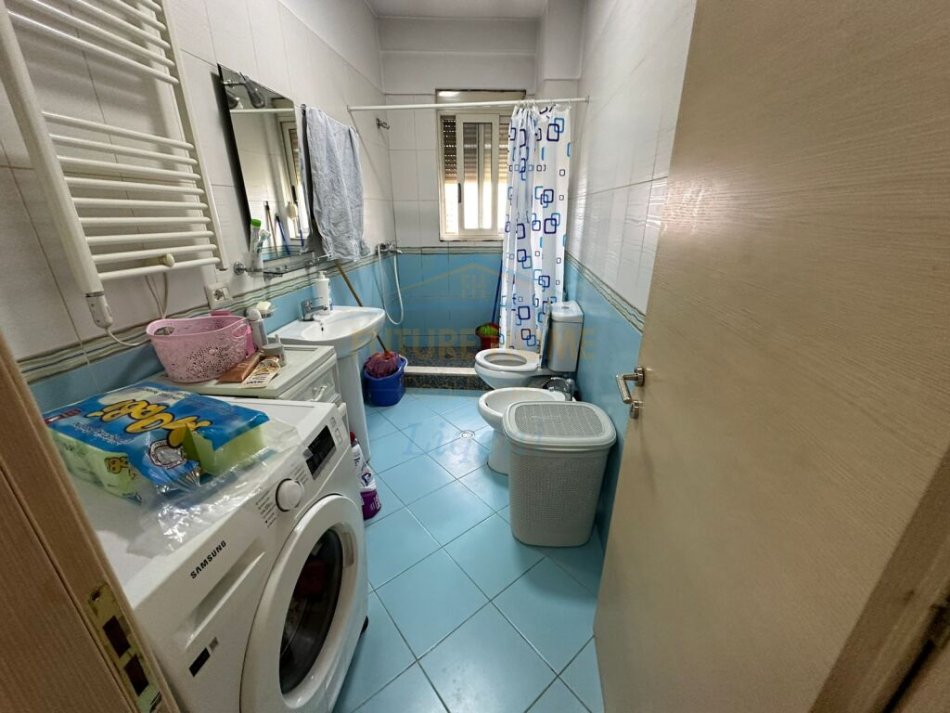 Tirane, shitet apartament 2+1+Ballkon Kati 6, 94 m² 125.000 € (UNAZA E RE)