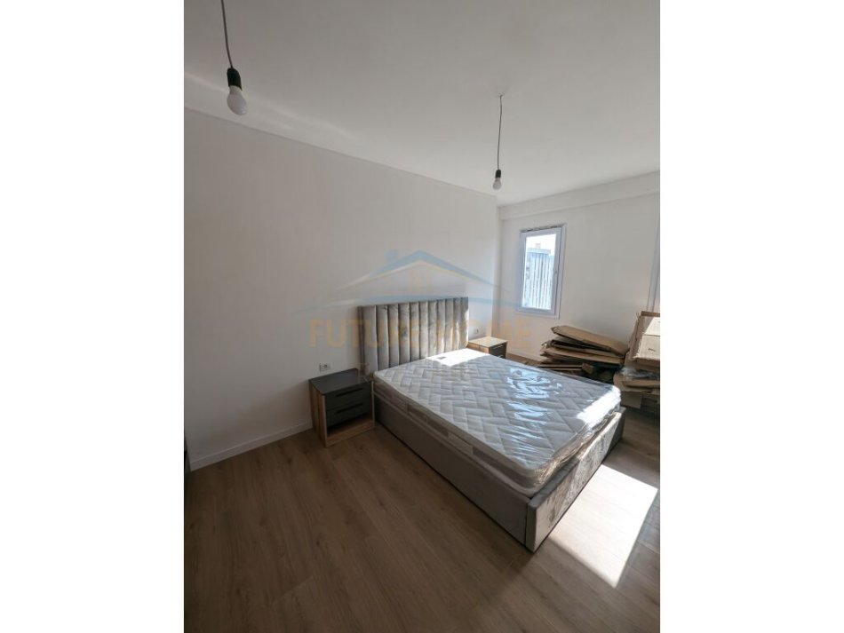 Tirane, jepet me qera apartament 3+1+Ballkon Kati 9, 103 m² 700 € (Fusha e Aviacionit)
