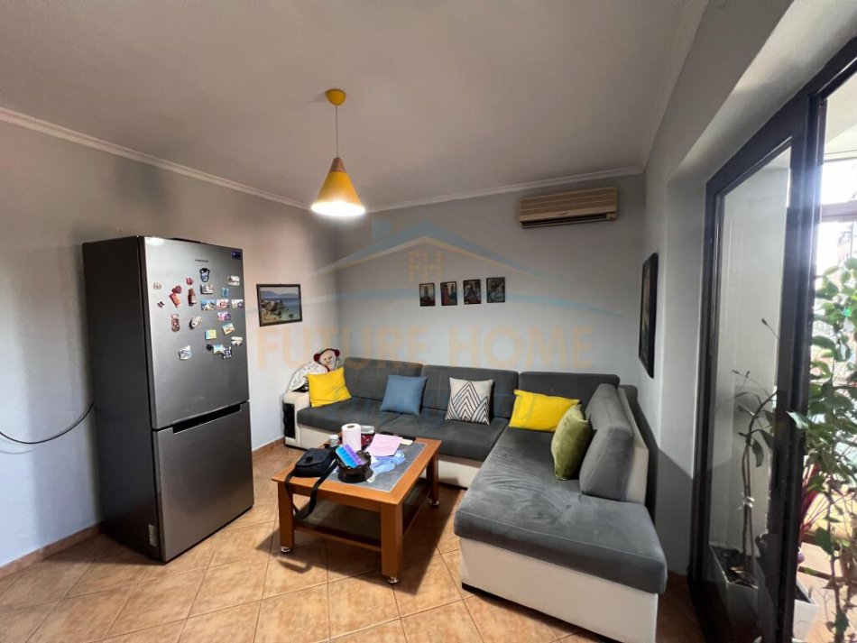 Tirane, jepet me qera apartament 2+1+Ballkon Kati 2, 85 m² 500 € (Petro Nini Luarasi)