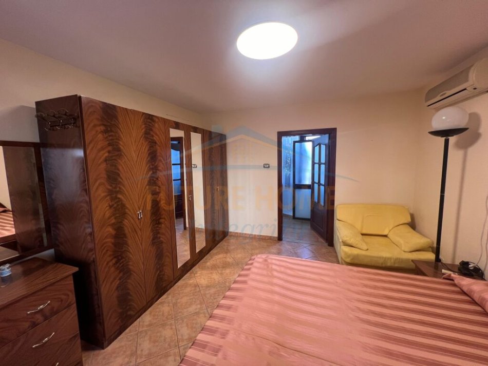 Tirane, jepet me qera apartament 2+1+Ballkon Kati 2, 85 m² 500 € (Petro Nini Luarasi)