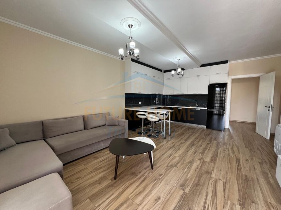 Tirane, jepet me qera apartament 2+1 Kati 7, 96 m² 800€ (Komuna e Parisit)