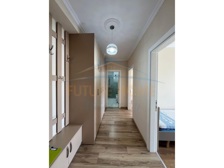 Tirane, jepet me qera apartament 2+1 Kati 7, 97 m² 800 € (Komuna e Parisit)