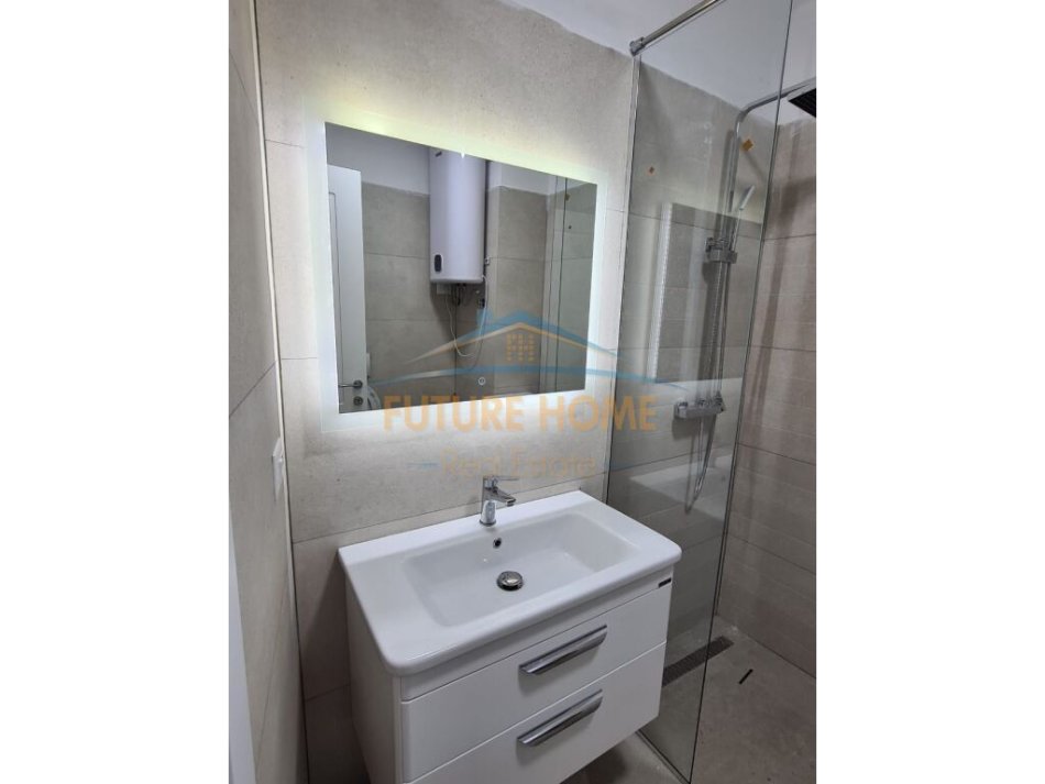 Tirane, jepet me qera apartament 1+1 Kati 3, 67 m² 1.000 € (Lake View)