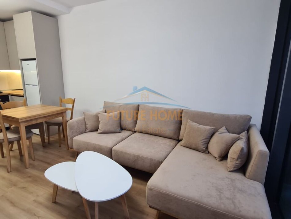 Tirane, jepet me qera apartament 1+1 Kati 3, 67 m² 1.000 € (Lake View)