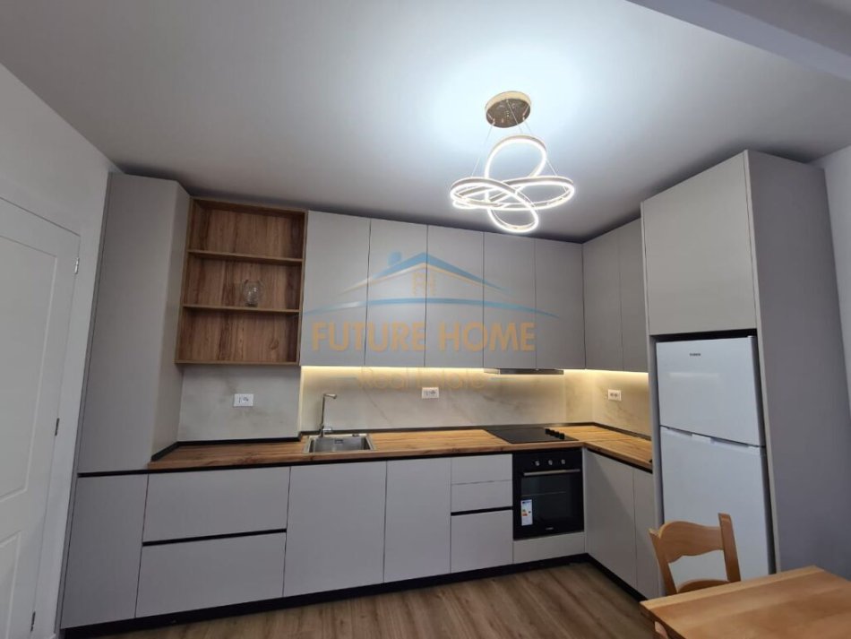 Tirane, jepet me qera apartament 1+1 Kati 3, 67 m² 1.000 € (Lake View)