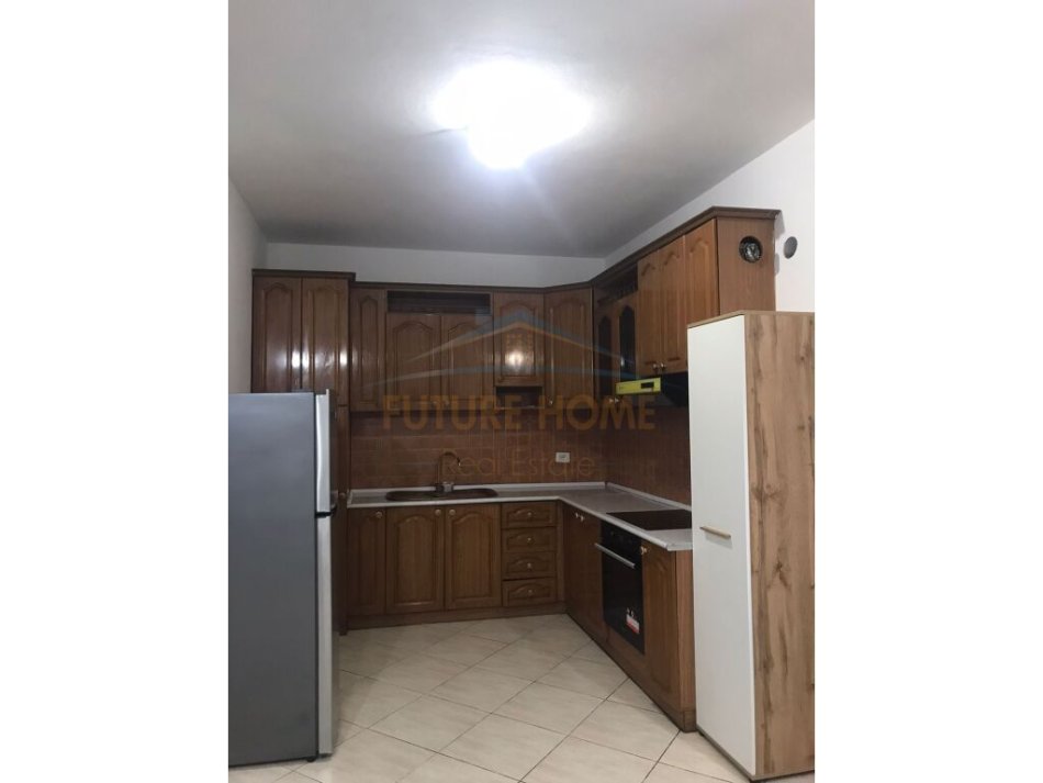 Tirane, shitet apartament 2+1 Kati 8, 116 m² 210.000 € (STACIONI I TRENIT ,USLUGA)