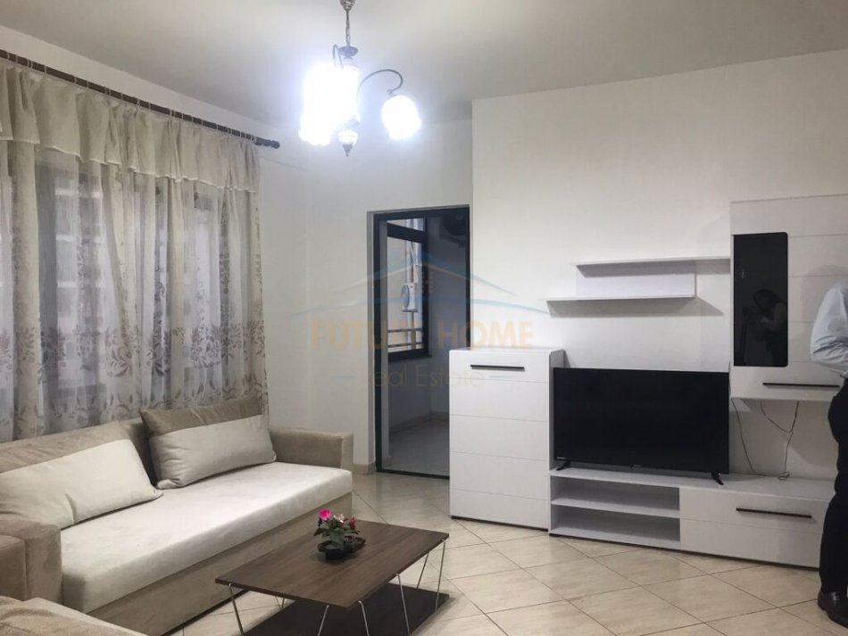 Tirane, shitet apartament 2+1 Kati 8, 116 m² 210.000 € (STACIONI I TRENIT ,USLUGA)