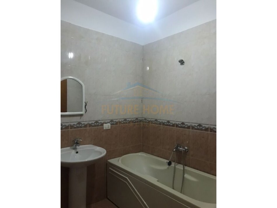 Tirane, shitet apartament 2+1+Aneks+Ballkon Kati 8, 116 m² 210.000 € 