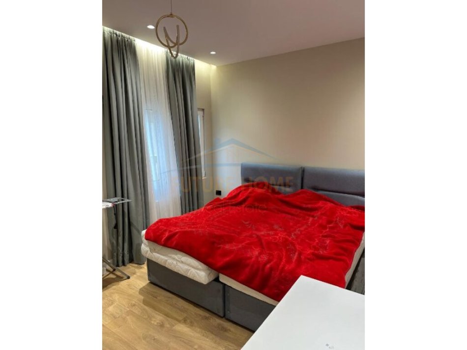 Tirane, jepet me qera apartament 2+1+Aneks+Ballkon Kati 3, 1.100 € (Farke)