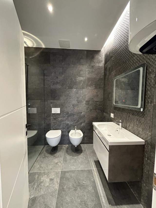 Tirane, jepet me qera apartament 2+1 Kati 4, 100 m² 1.300 Euro