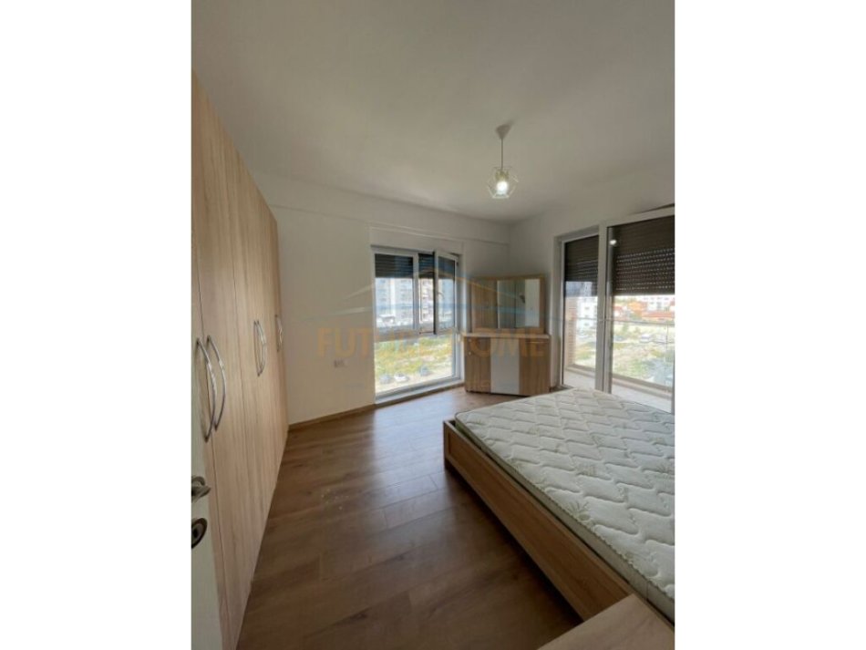 Tirane, jepet me qera apartament 3+1+Ballkon Kati 3, 118 m² 650 € (ish PRO FARMA XHAMLLIK)
