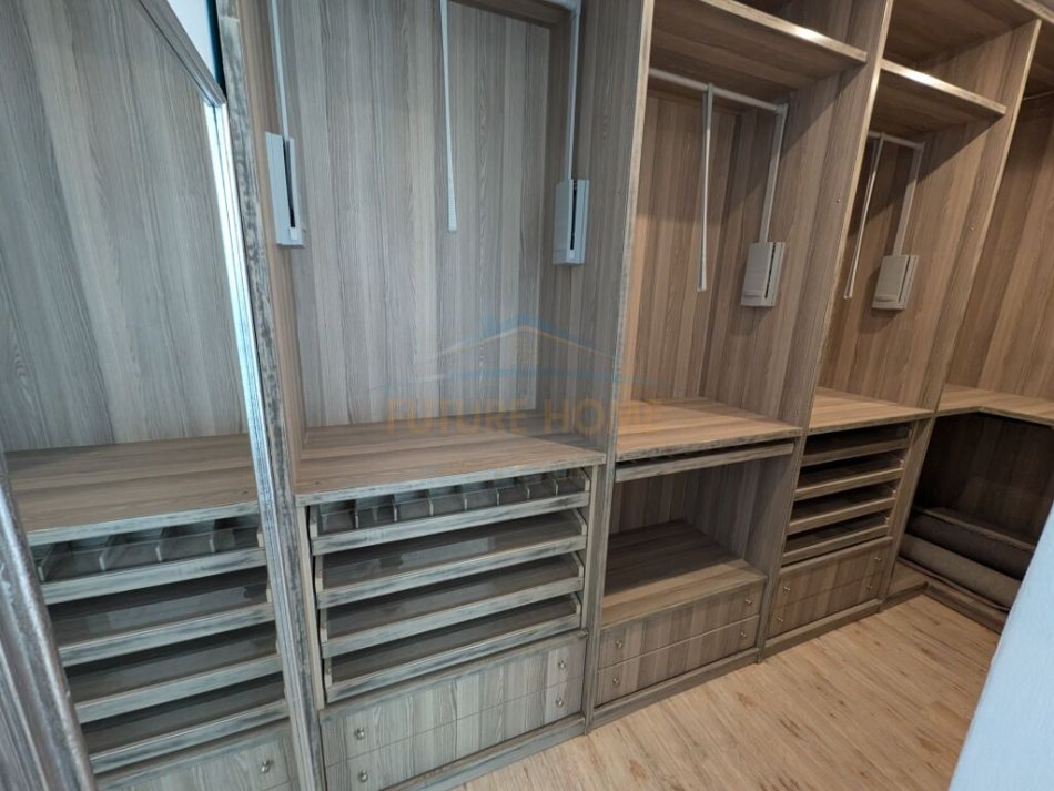 Tirane, shitet apartament 2+1+Ballkon Kati 4, 114 m² 259.000 € (KOMUNA E PARISIT)