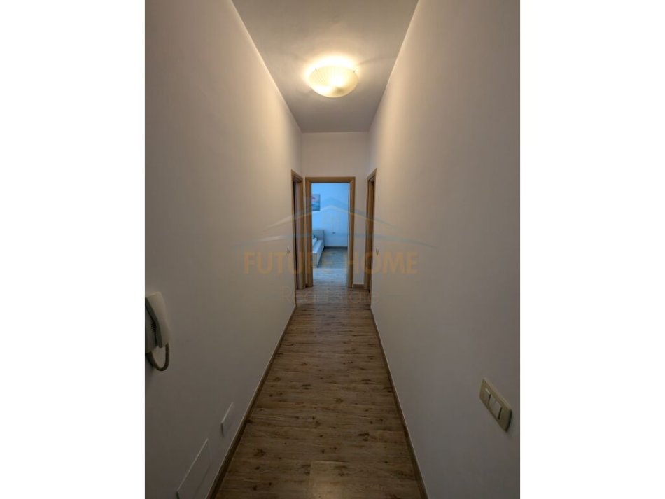 Tirane, shitet apartament 2+1+Ballkon Kati 4, 114 m² 259.000 € (KOMUNA E PARISIT)