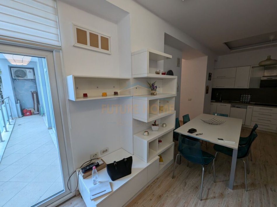 Tirane, shitet apartament 2+1+Aneks+Ballkon Kati 4, 114 m² 259.000 € (Komuna e Parisit)