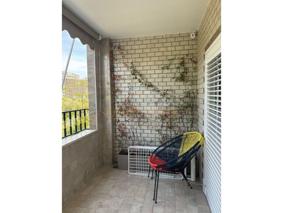 Tirane, shes apartament 2+1+Ballkon , 117 m² 280.000 € (Liqeni Thate)