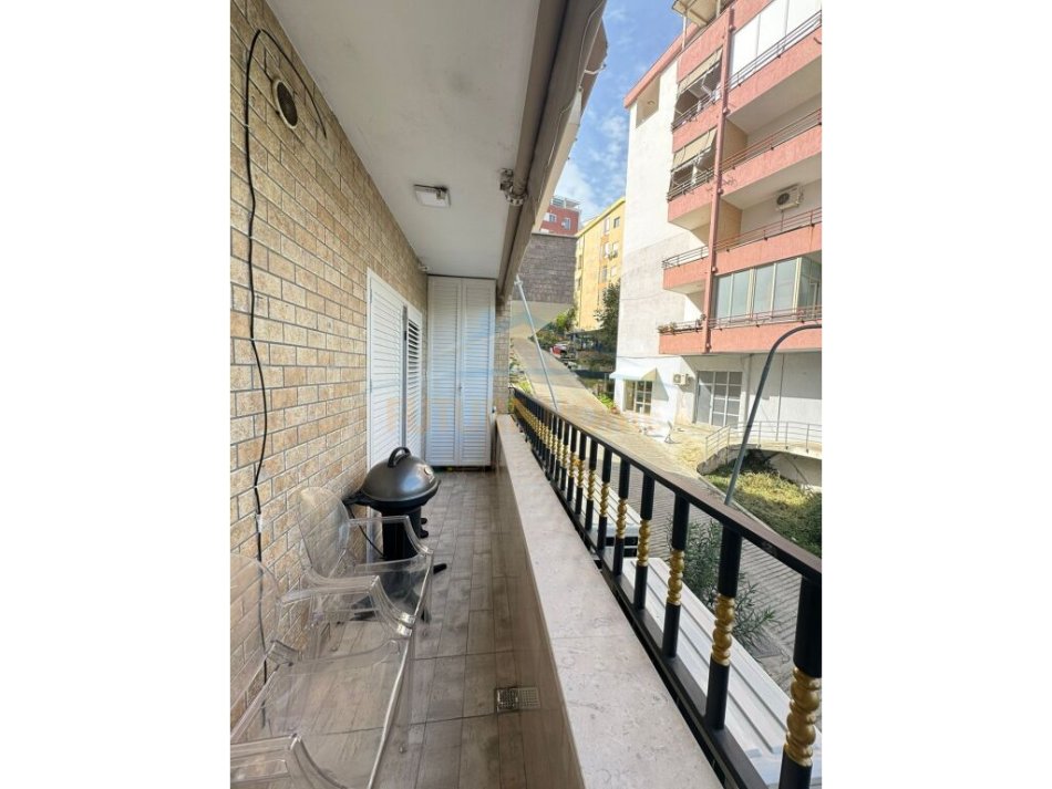 Tirane, shitet apartament 2+1+Ballkon Kati 1, 117 m² 280.000 € (LIQENI I THATE)