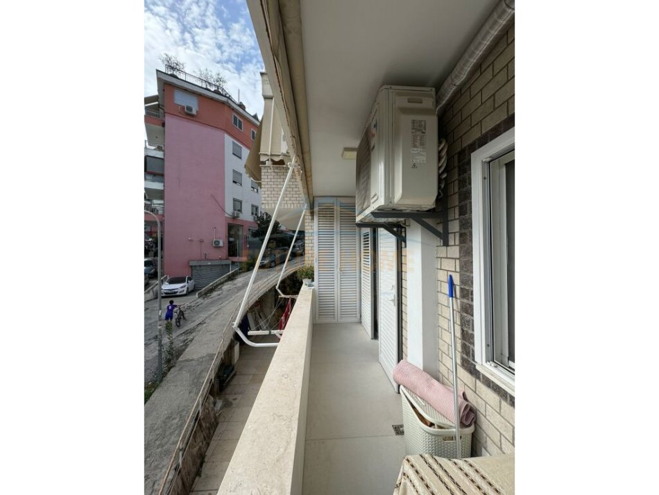 Tirane, shitet apartament 2+1+Ballkon Kati 1, 118 m² 300.000 € 