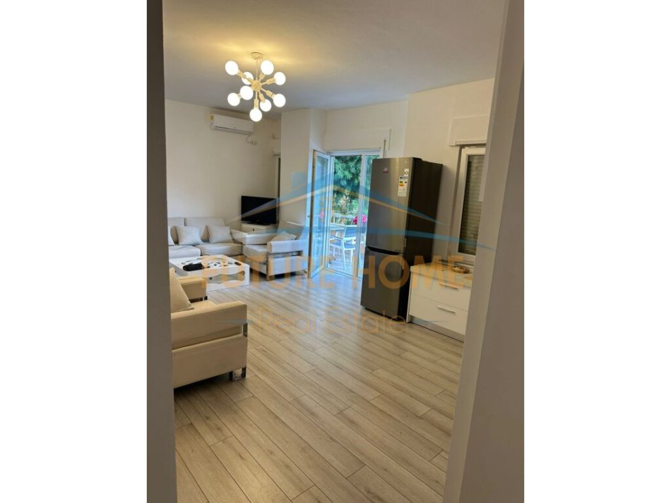Durres, jepet me qera apartament 2+1+Ballkon Kati 1, 75 m² 300 € (DURRES)