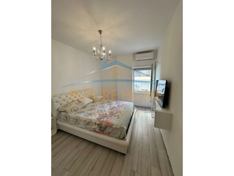 Durres, jepet me qera apartament 2+1+Ballkon Kati 1, 75 m² 300 € (DURRES)