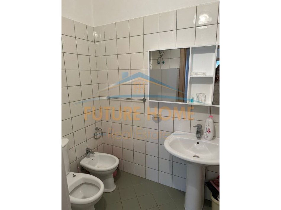 Durres, jepet me qera apartament 2+1+Ballkon Kati 1, 75 m² 300 € (DURRES)