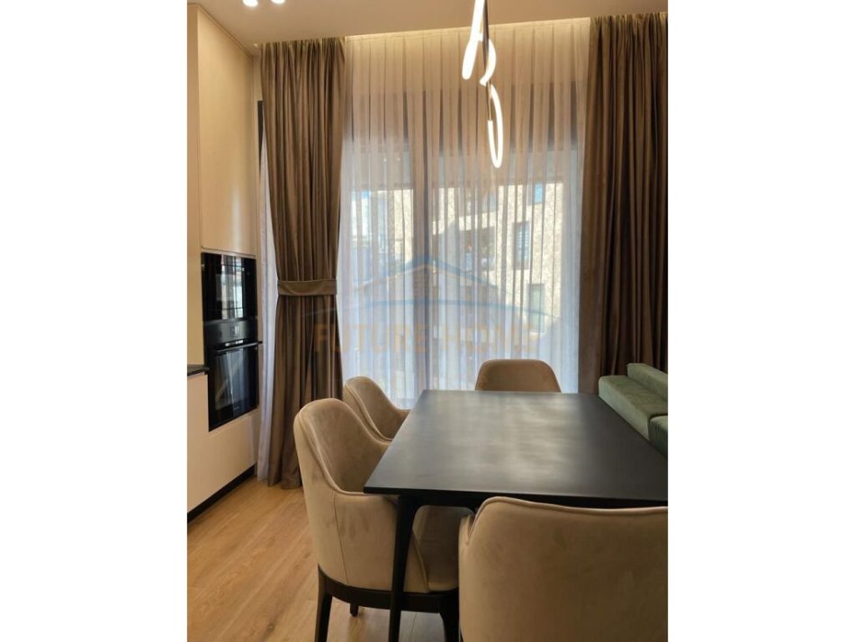 Tirane, jepet me qera apartament 1+1+Ballkon Kati 3, 70 m² 900 € (Rruga e Kosovarve)