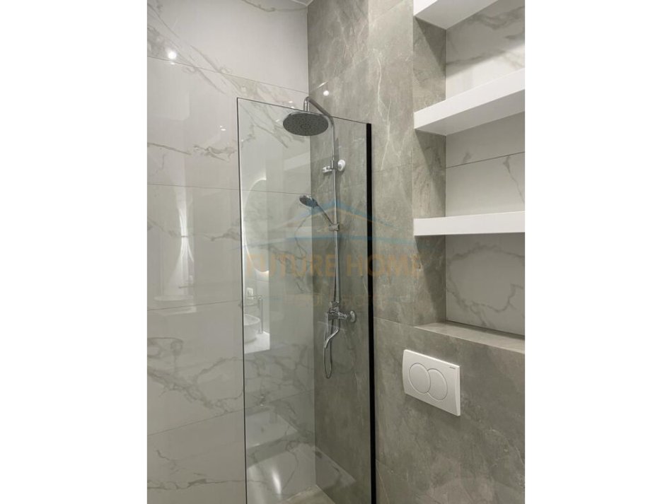Tirane, jepet me qera apartament 1+1+Ballkon Kati 3, 70 m² 900 € (Rruga e Kosovarve)