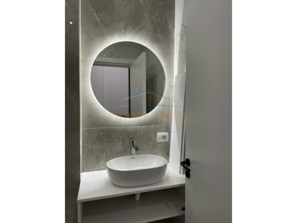 Tirane, jepet me qera apartament 1+1+Ballkon Kati 3, 70 m² 900 € (RRUGA E KOSOVAREVE)