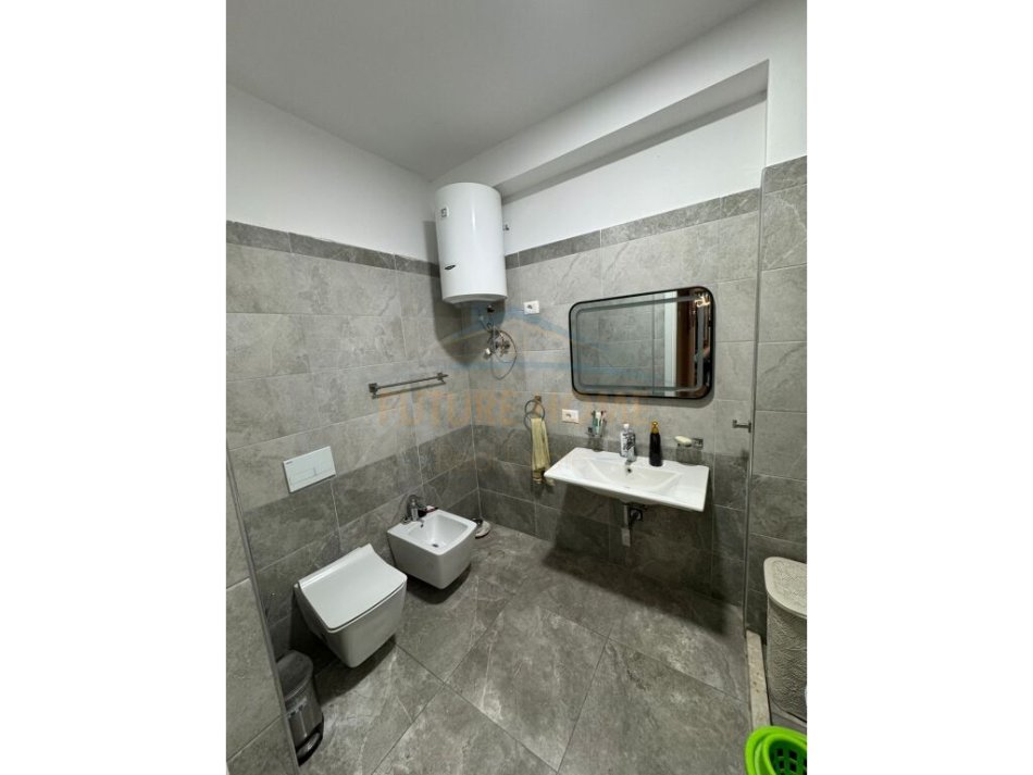 Tirane, shitet apartament 3+1 Kati 3, 140 m² 225.000 € (Grand Gallery)