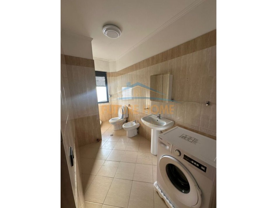 Tirane, jepet me qera apartament 2+1 Kati 4, 78 m² 550 € (Gjergj Legisi)