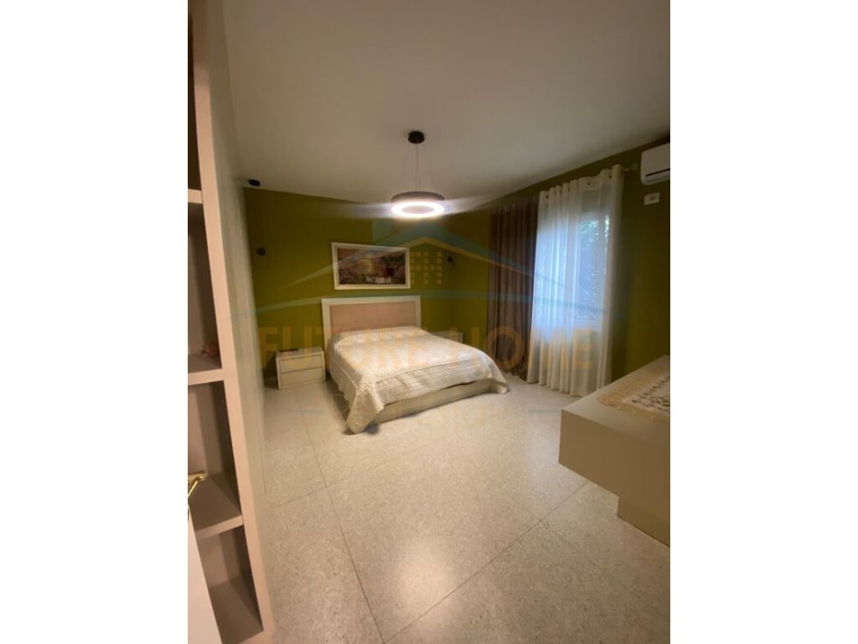 Tirane, jepet me qera apartament 2+1 Kati 1, 100 m² 800 € (Rruga e Dibres)