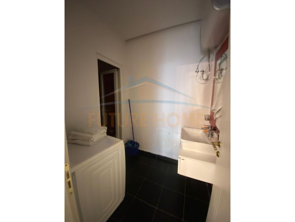 Tirane, jepet me qera apartament 2+1 Kati 1, 100 m² 800 € (Rruga e Dibres)