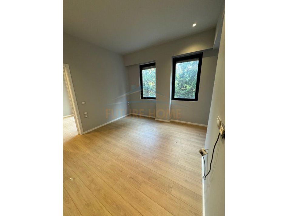 Tirane, shitet apartament 2+1+Ballkon Kati 1, 100 m² 160.000 € (Liqeni That)