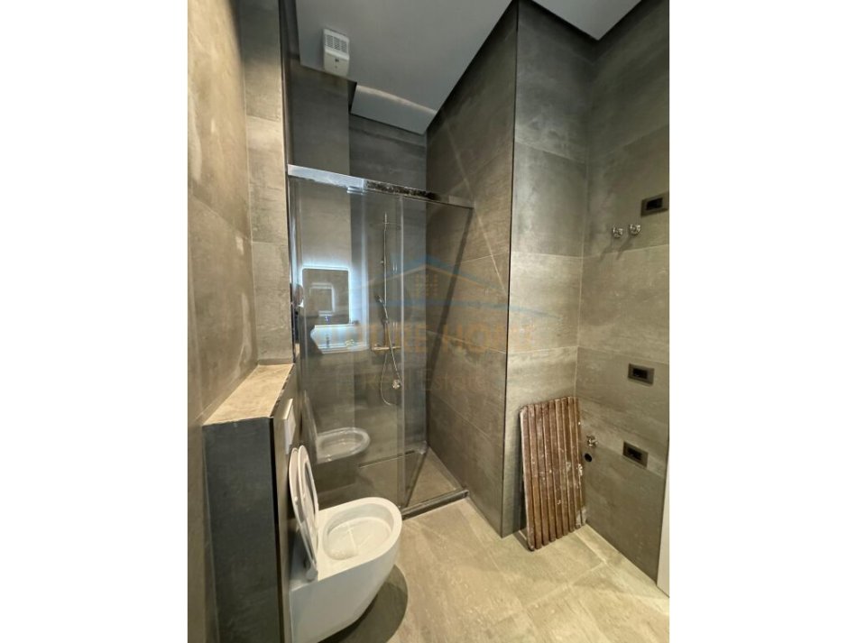 Tirane, shitet apartament 2+1+Ballkon Kati 1, 100 m² 160.000 € (Liqeni That)