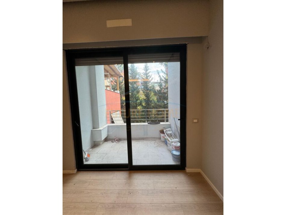 Tirane, shitet apartament 2+1+Ballkon Kati 1, 100 m² 160.000 € (Liqeni i Thate)