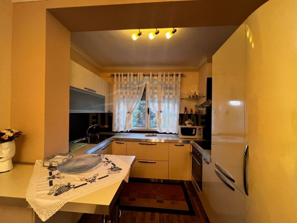 Durres, jepet me qera apartament 1+1 Kati 11, 94 m² 600 € (Vollga)