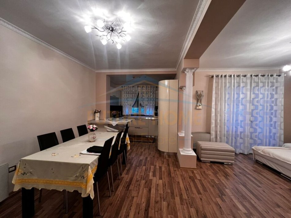 Durres, jepet me qera apartament 1+1 Kati 11, 94 m² 600 € (Vollga)