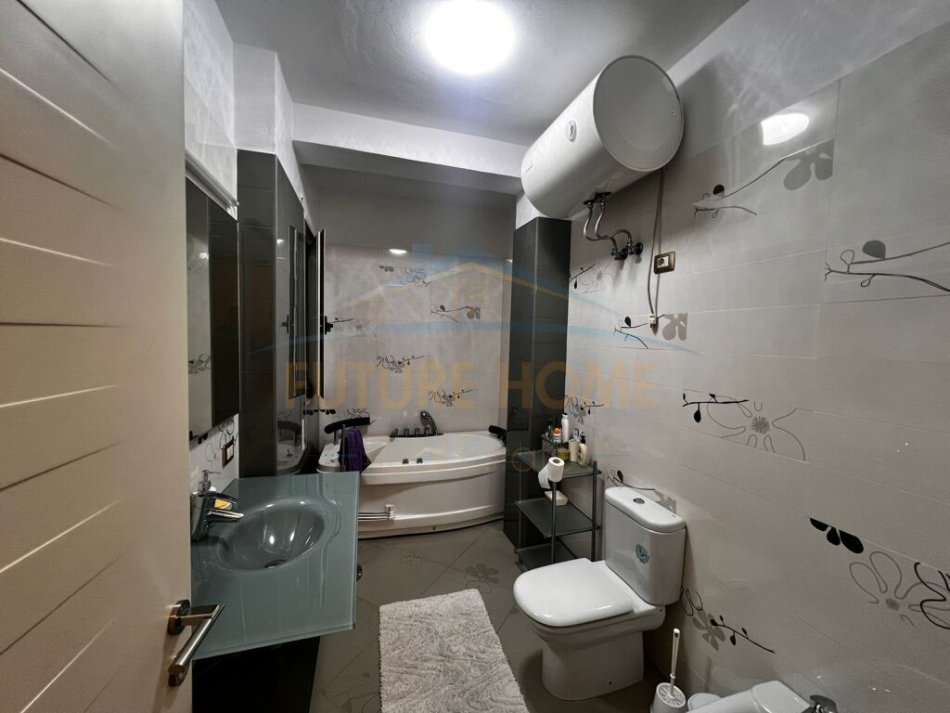 Durres, jepet me qera apartament 1+1 Kati 11, 104 m² 600 € (Vollga, Durres)