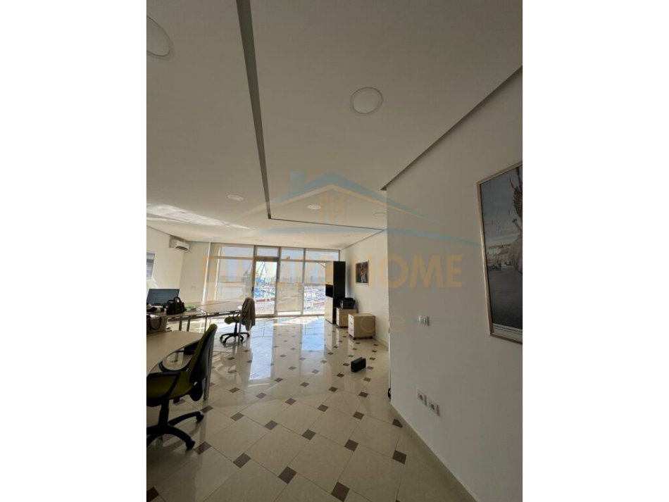 Durres, jepet me qera zyre Kati 7, 120 m² 900 € (Vollga, Durres)