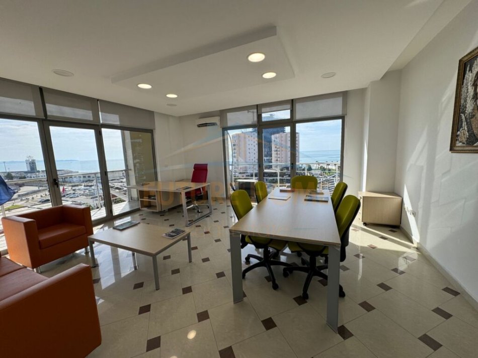 Durres, jepet me qera zyre Kati 7, 120 m² 900 € (Vollga, Durres)