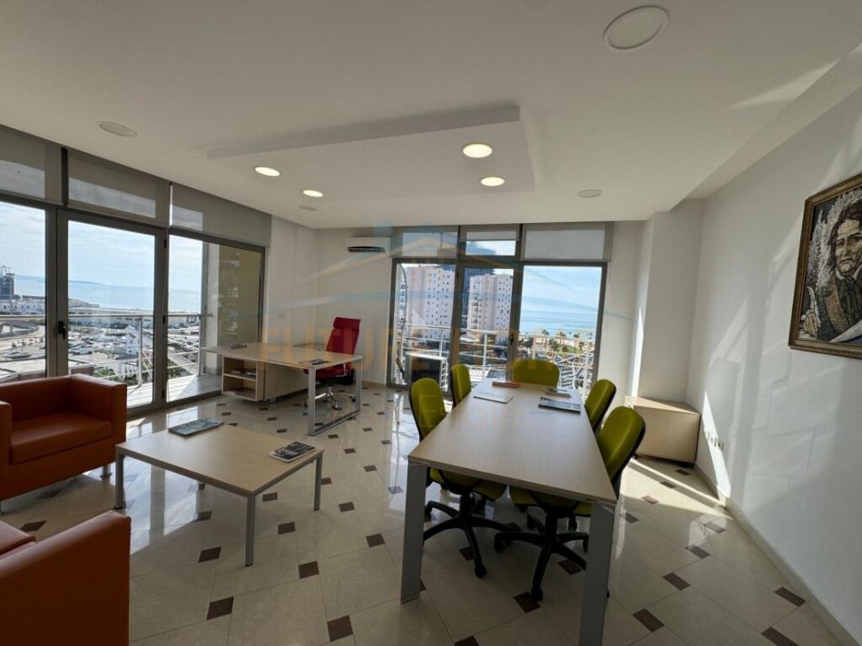 Durres, jepet me qera zyre Kati 7, 120 m² 900 € (Vollga, Durres)
