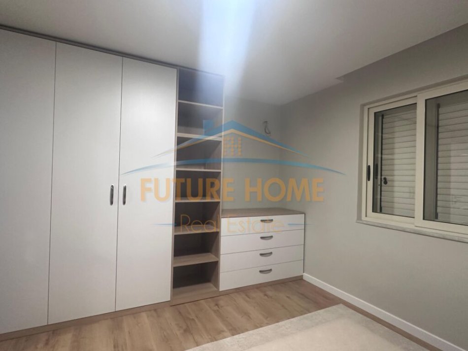 Tirane, jepet me qera apartament 1+1+Ballkon Kati 5, 68 m² 650 € (Rruga Hoxha Tahsim)