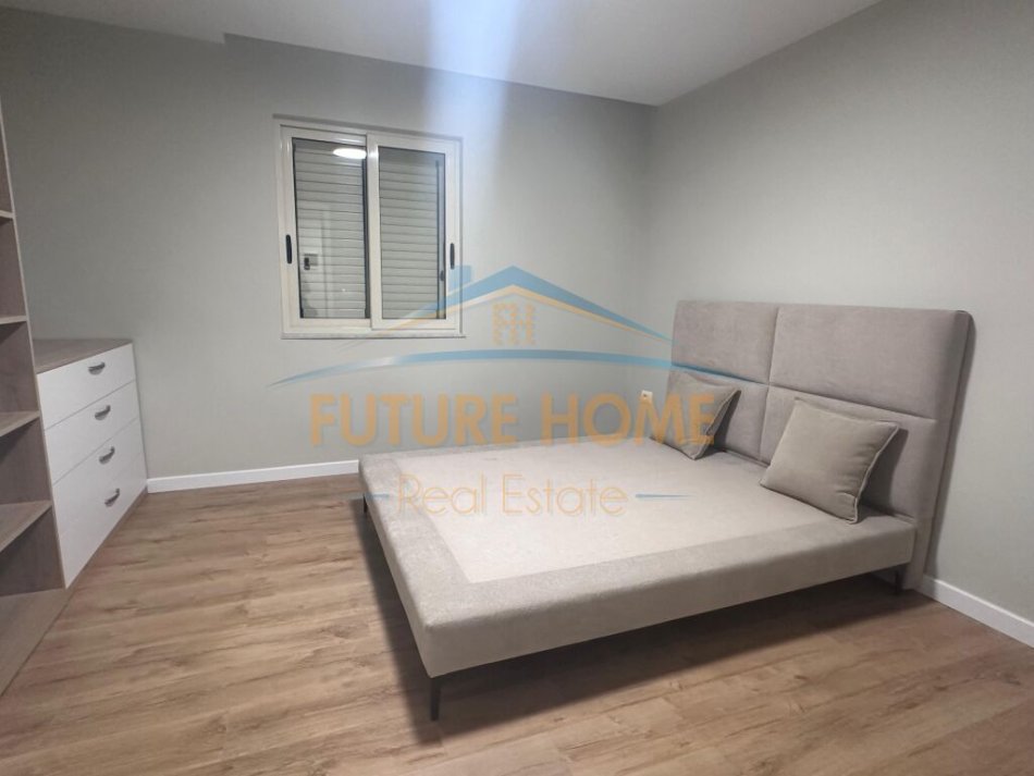 Tirane, jepet me qera apartament 1+1+Ballkon Kati 5, 68 m² 650 € (Rruga Hoxha Tahsim)