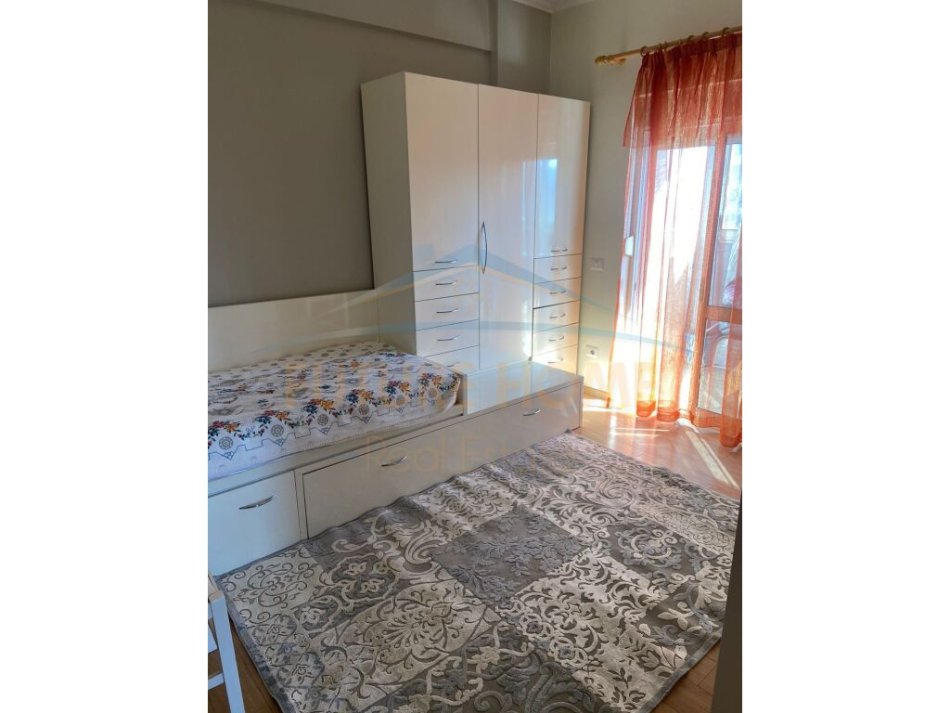 Tirane, jepet me qera apartament 2+1 Kati 7, 100 m² 750 € (PAZARI I RI)