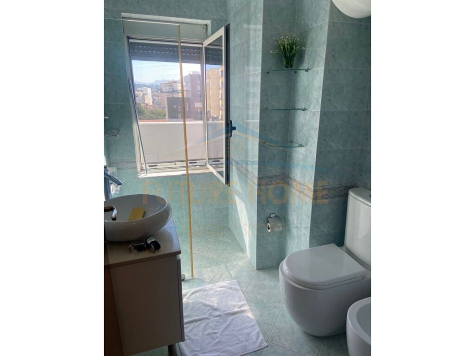 Tirane, jepet me qera apartament 2+1 Kati 7, 100 m² 750 € (PAZARI I RI)