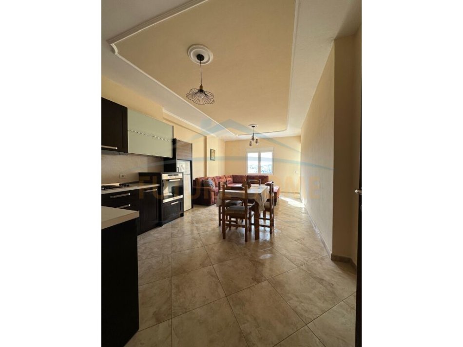 Durres, jepet me qera apartament 3+1 Kati 4, 101 m² 400 € (Ish Urt, Durres)