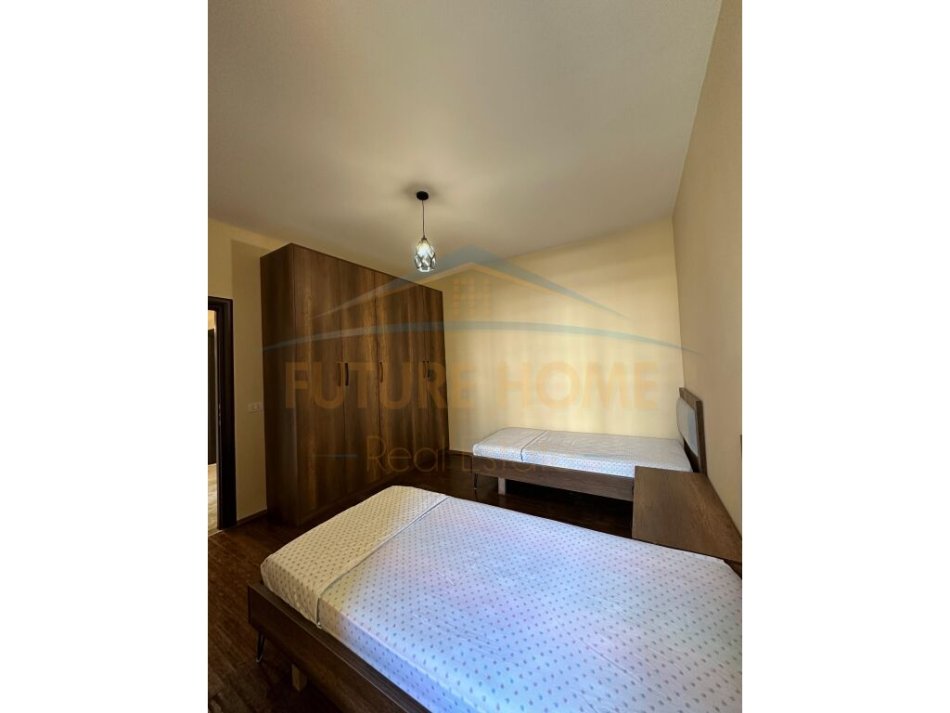Durres, jepet me qera apartament 3+1 Kati 4, 101 m² 400 € (Ish Urt, Durres)