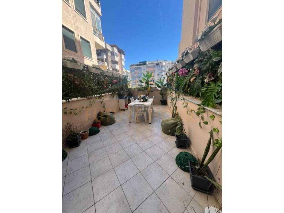 Durres, shitet apartament 1+1 Kati 1, 122 m² 143.000 € (Plazh, Durres)