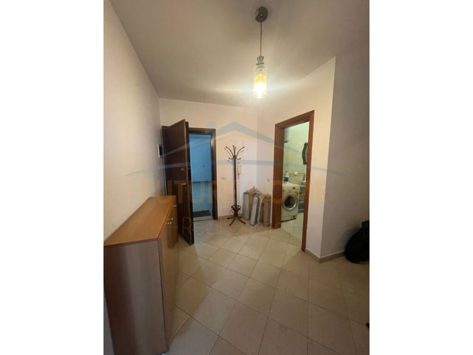 Tirane, jepet me qera apartament 2+1+Ballkon Kati 3, 112 m² 700 € (DON BOSKO PRANE BAR FAMED)