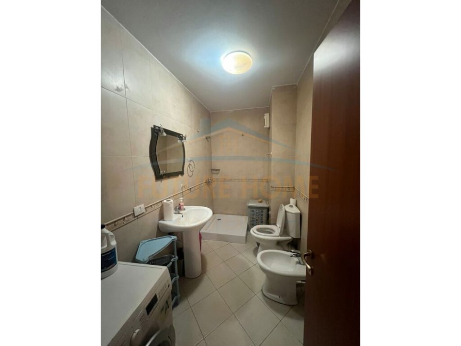 Tirane, jepet me qera apartament 2+1+Ballkon Kati 3, 112 m² 700 € (Don Bosco)